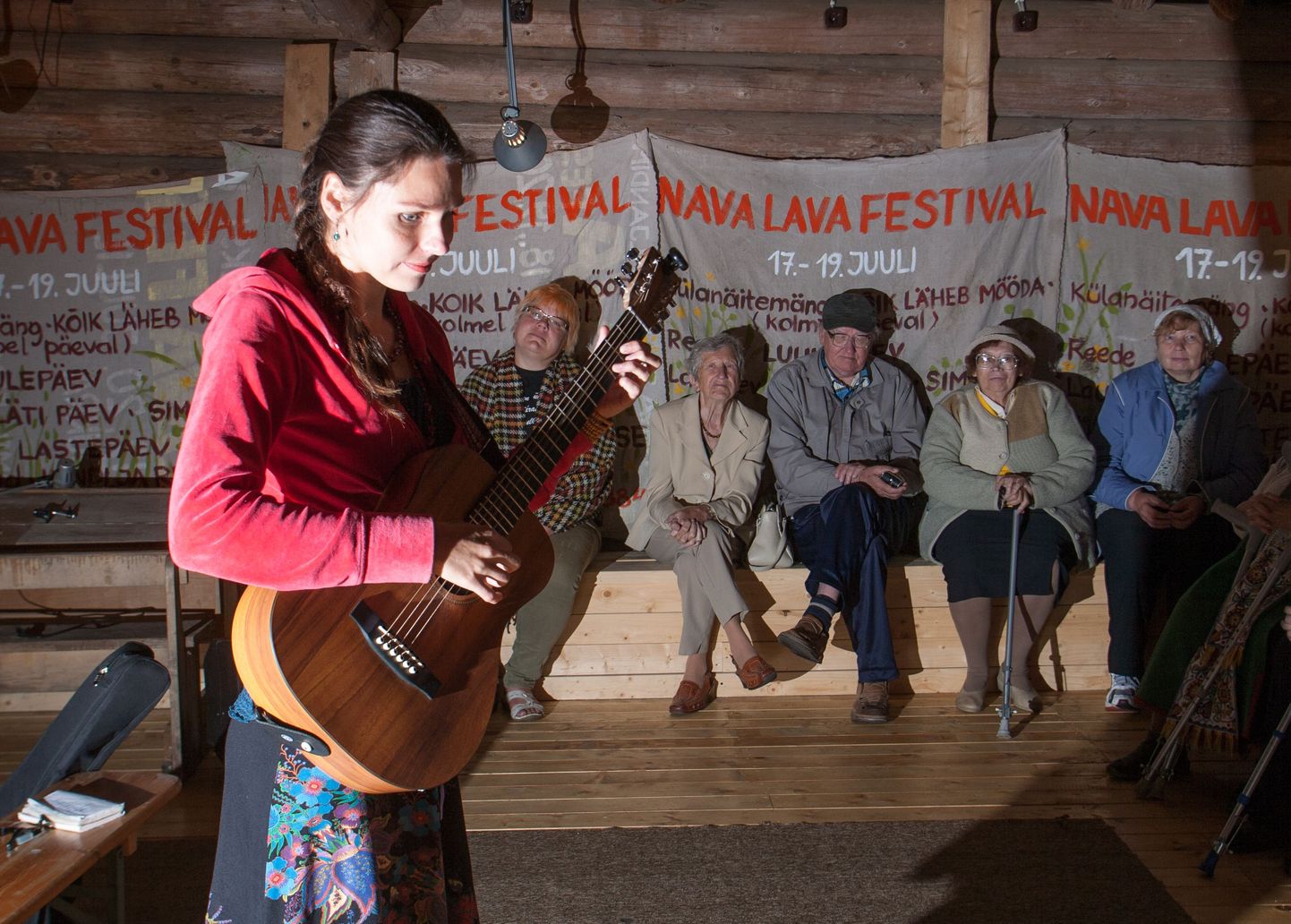 Anu Taul esinemas eelmisel suvel Nava talus mulgi kultuuri festivalil.
