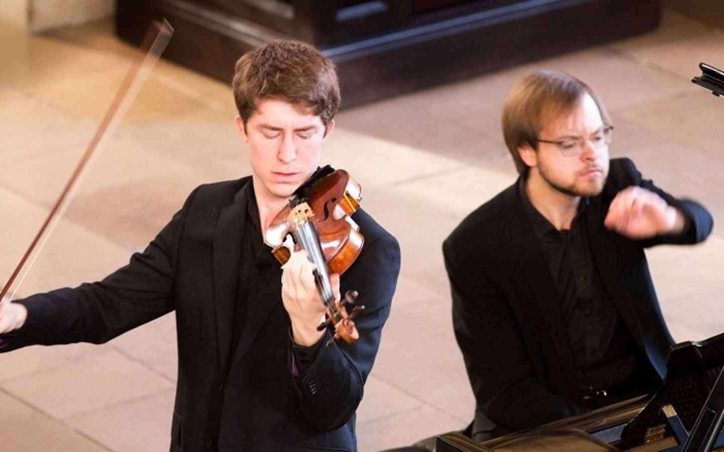 28 ноября в Йыхвиском концертном доме в рамках серии концертов "Бетховен - 250" - Майкл Фойл (скрипка), Максим Щура (фортепиано).