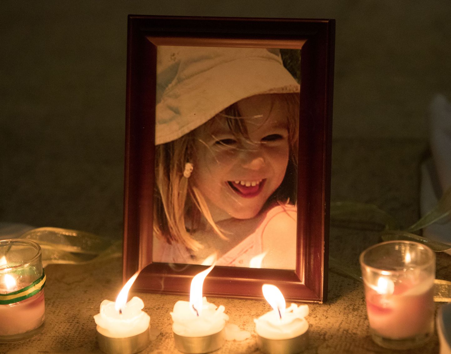 Madeleine McCanni mälestamine Portugalis Praia da Luzis ta kadumise 10. aastapäeval
