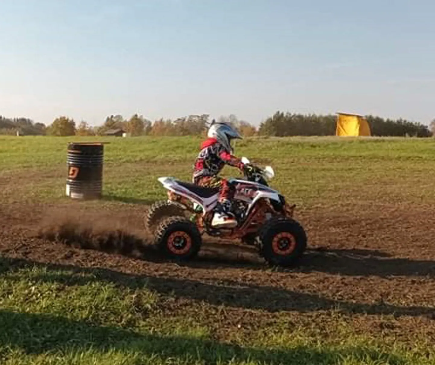 Alles lenksu taga selgub, kas kõrvalt vaadates ahvatlev spordiala üldse sedavõrd kõnetabki, et asjaga süvitsi minna.