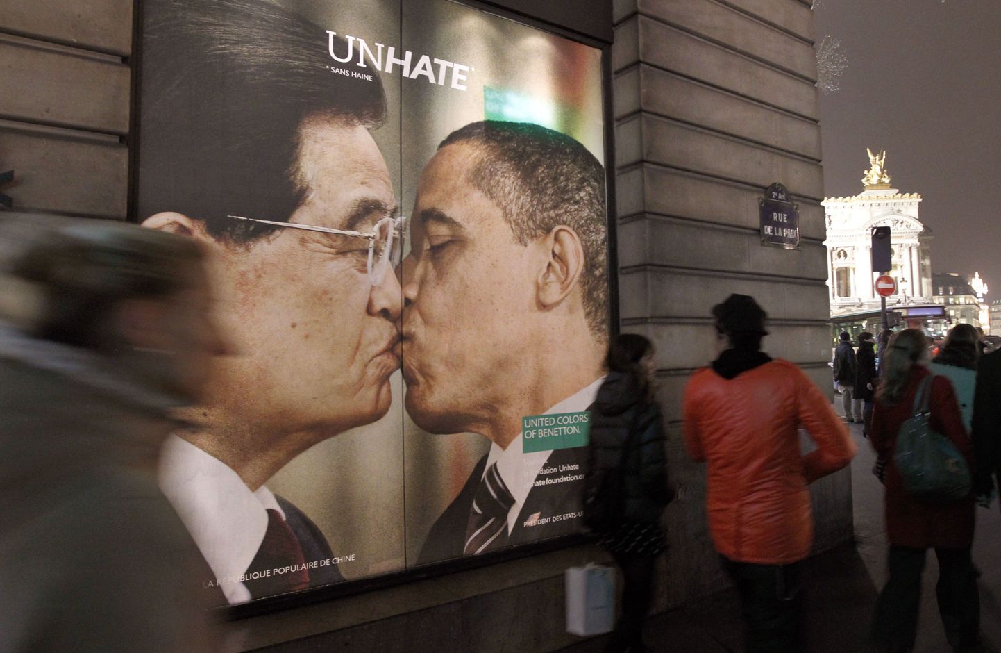 Benettoni reklaam, millel Barack Obama suudleb oma Hiina kolleegi Hu Jintaod.