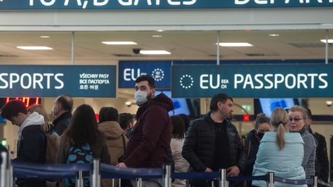 В аэропорту Праги по запросу РФ задержали россиянина