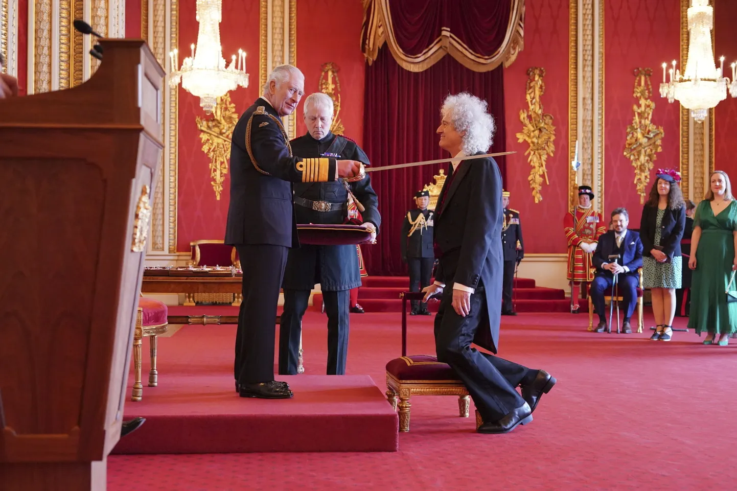 Brian May löödi rüütliks 14. märtsil teenete eest muusikas ja heategevuses.