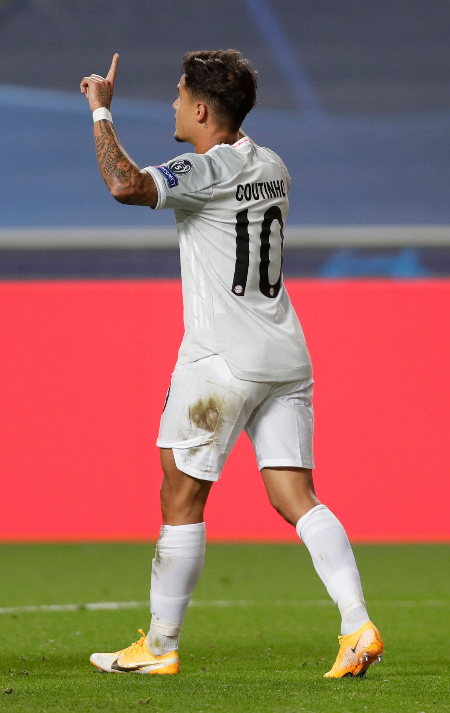 Müncheni Bayernis laenulepinguga mängiv Philippe Coutinho lõi oma emaklubi Barcelona vastu kaks väravat ja andis ühe väravasöödu.