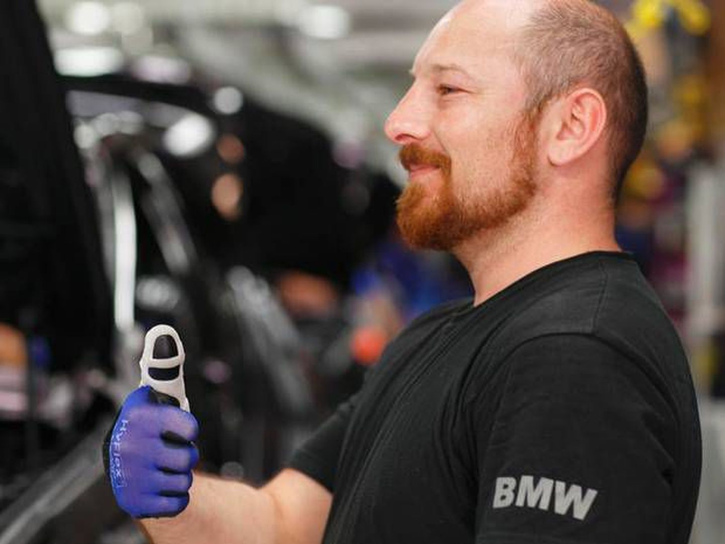 BMW tehasetöötajad katsetavad 3D-prinditud «superpöidlaid»