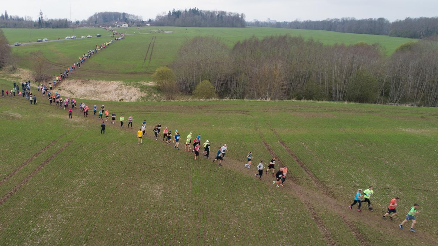 1. mail joostakse 90. korda ümber Viljandi järve.