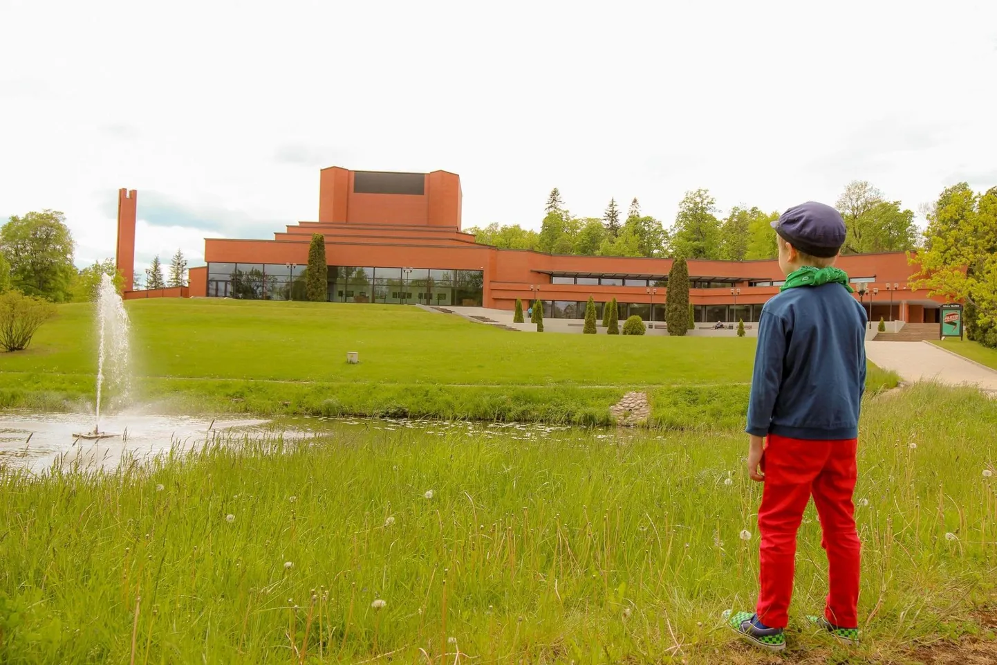 Heategevusfond «Kingi lapsele teatrielamus!» aitab tuua teatrisse neid lapsi, kel majanduslikel põhjustel pole võimalik etendusi nautima tulla.