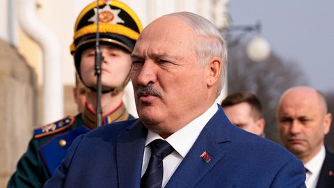 RAINER SAKS ⟩ Macron kutsus telefonikõnes Lukašenkat korrale