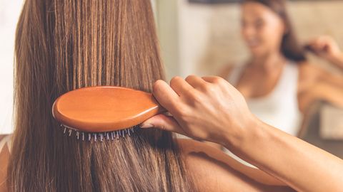 СОВЕТ ДЕРМАТОЛОГА ⟩ Как избежать выпадения волос