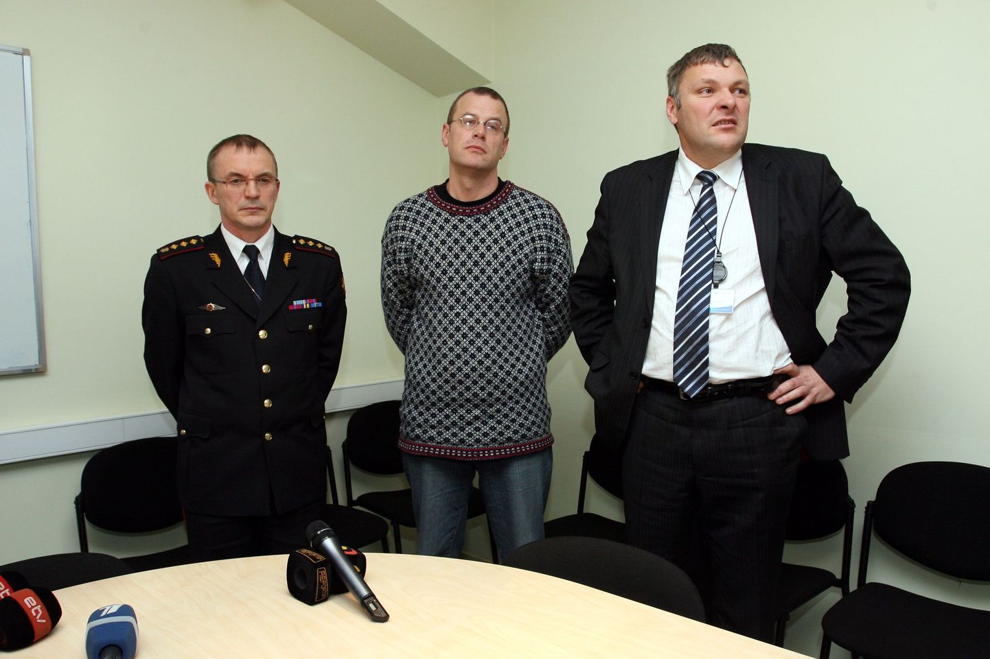 Andreas Reinberg (keskel) ja Marko Pomerants (paremal) eile riigi päästeametis koos päästeameti peadirektori asetäitja Ain Karafiniga.