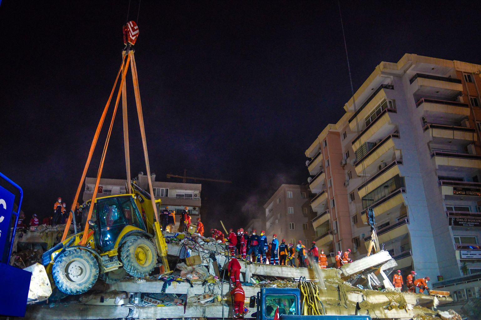 Maavärinajärgsed päästetööd Izmiris.