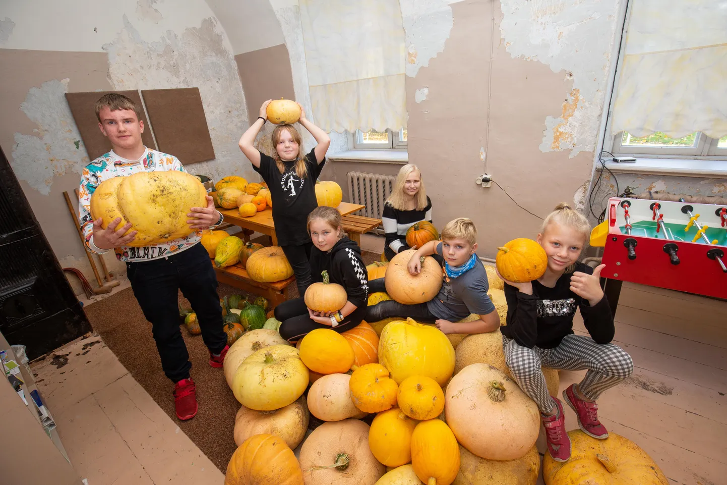 Suure kaaliumisisaldusega kõrvits on hea vee ja soolade väljutaja ning tursete alandaja, mistõttu sobib see hästi südame- ja veresoonkonnahaiguste, põievaevuste ning podagra korral. Pildil Roosna-Alliku põhikooli õpilased kõrvitsasaagiga.