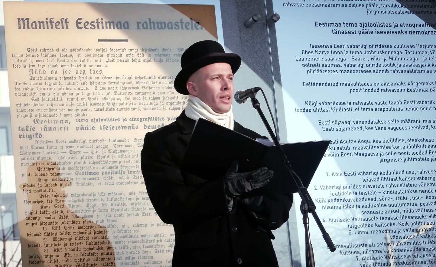 Nii on Pärnus traditsiooniks saanud manifest igal aastal 23. veebruaril ette lugeda. Seekord tegi seda näitleja Sten Karpov.