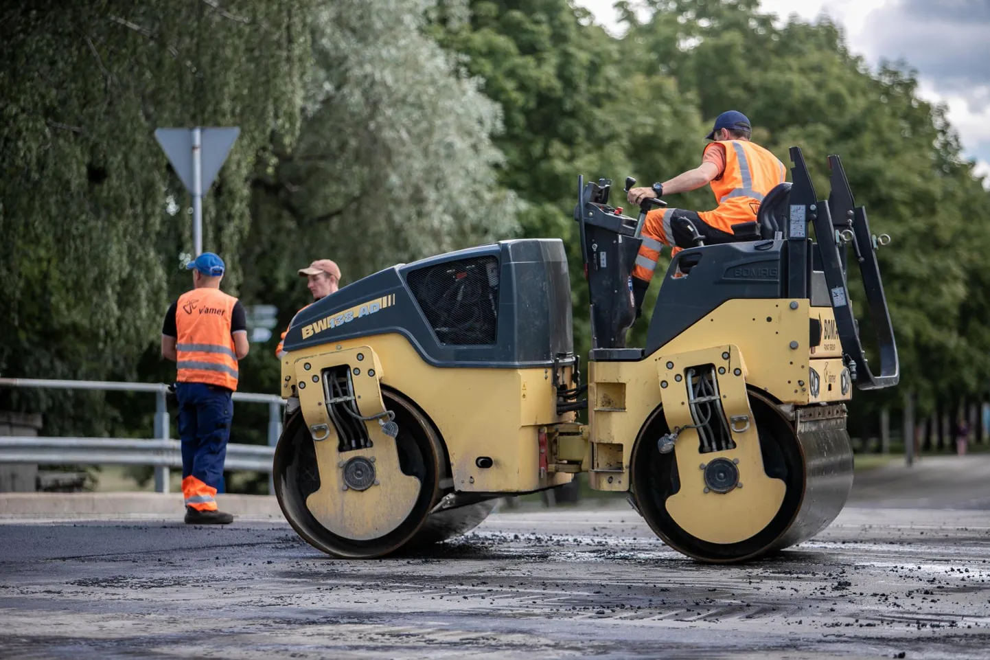 Pärnu linna tänavate suviseks remondiks kulub ligemale miljon eurot.