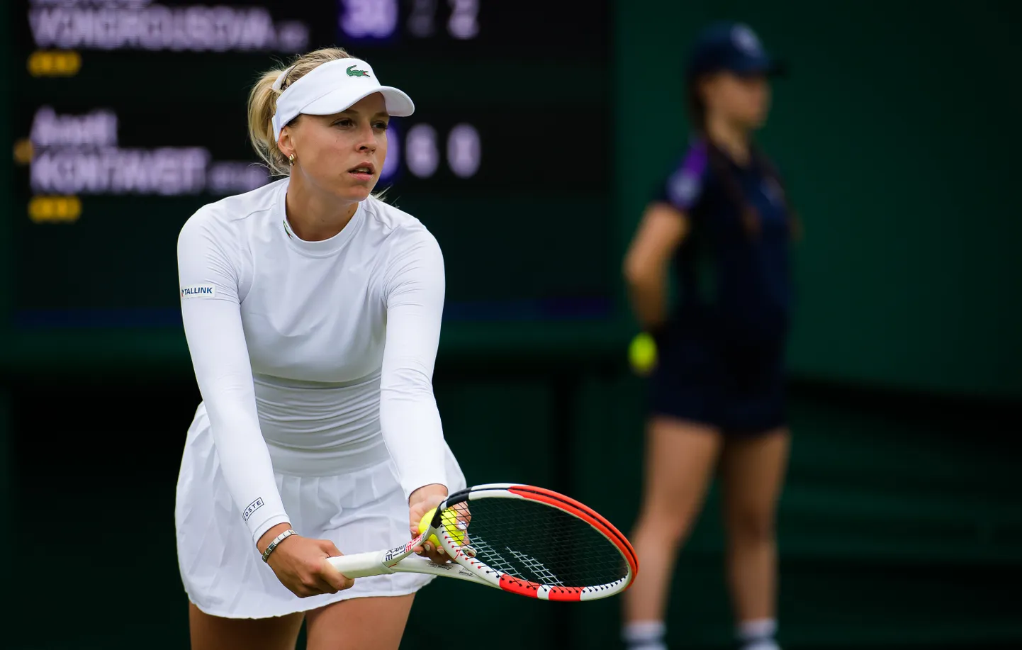 Anett Kontaveit mullusel Wimbledoni tenniseturniiril.
