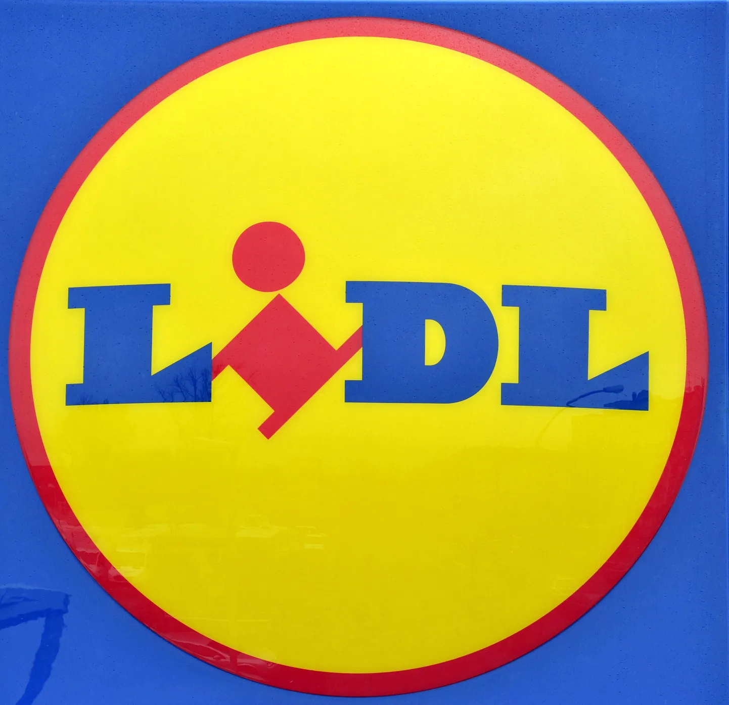Eestlaste jaoks odava toidu sümboliks peetav Lidl tõstab kallimatest konkurentidest kiiremini hinda.