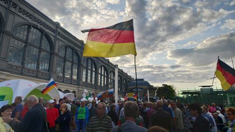 Postimees Saksamaal: Dresdeni tänavatel põrkusid äärmuslased
