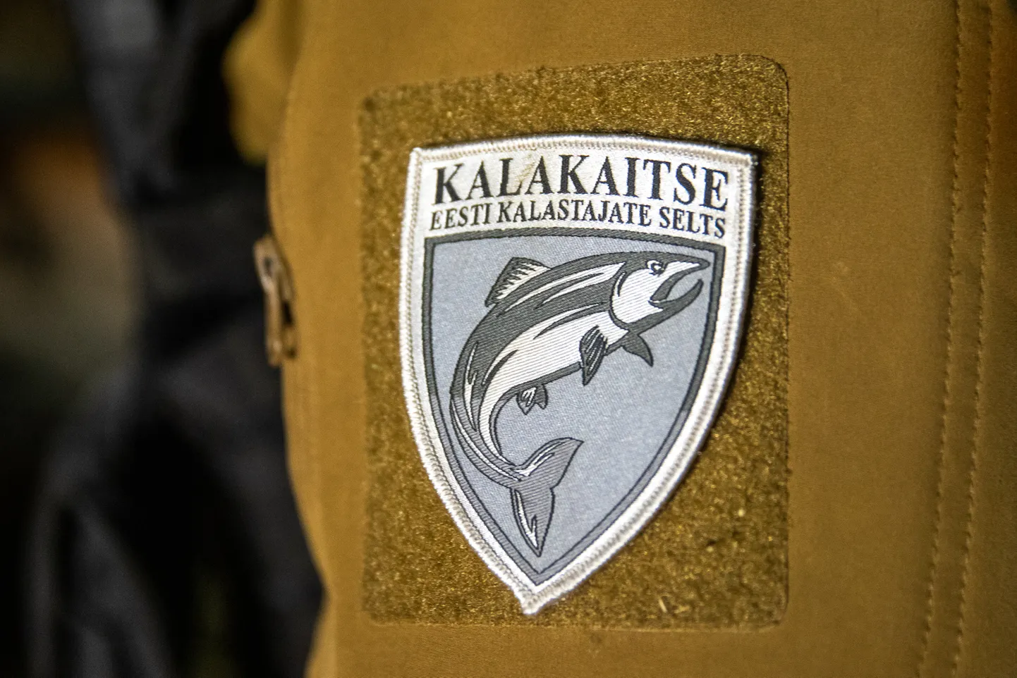 Lõhejõgedel käivad patrullimas ka vabatahtlikud kalakaitsjad, kes teevad seda pea iga öö.