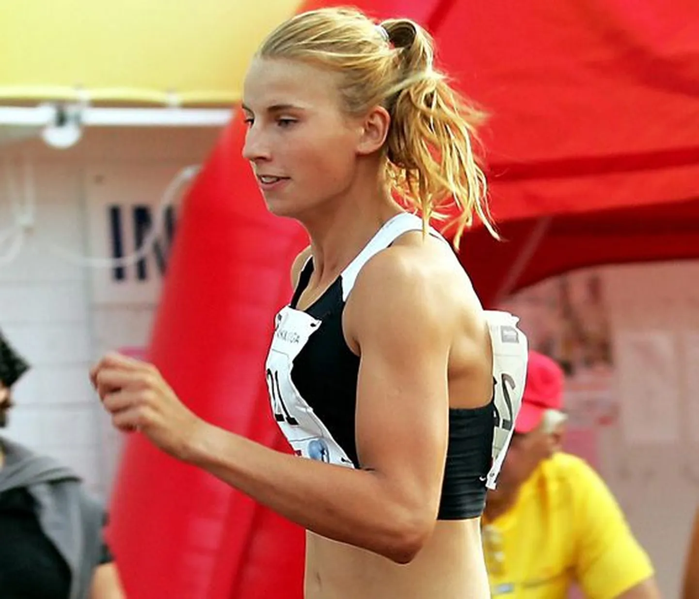 Rakverlanna Kaidi Kivioja näitas Tallinnas talvistel karikavõistlustel head jooksuvormi võites esikoha naiste 1500 m jooksus.