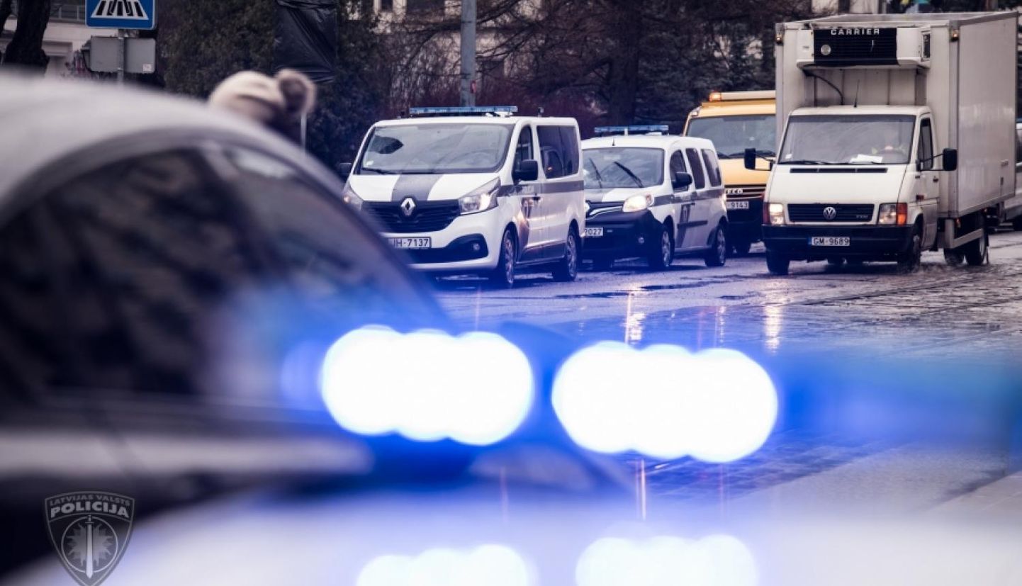 Valsts policija veikusi profilaktiskos pasākumus ielu noziedzības apkarošanai Rīgas Centrālās stacijas apkaimē un Ķengaragā