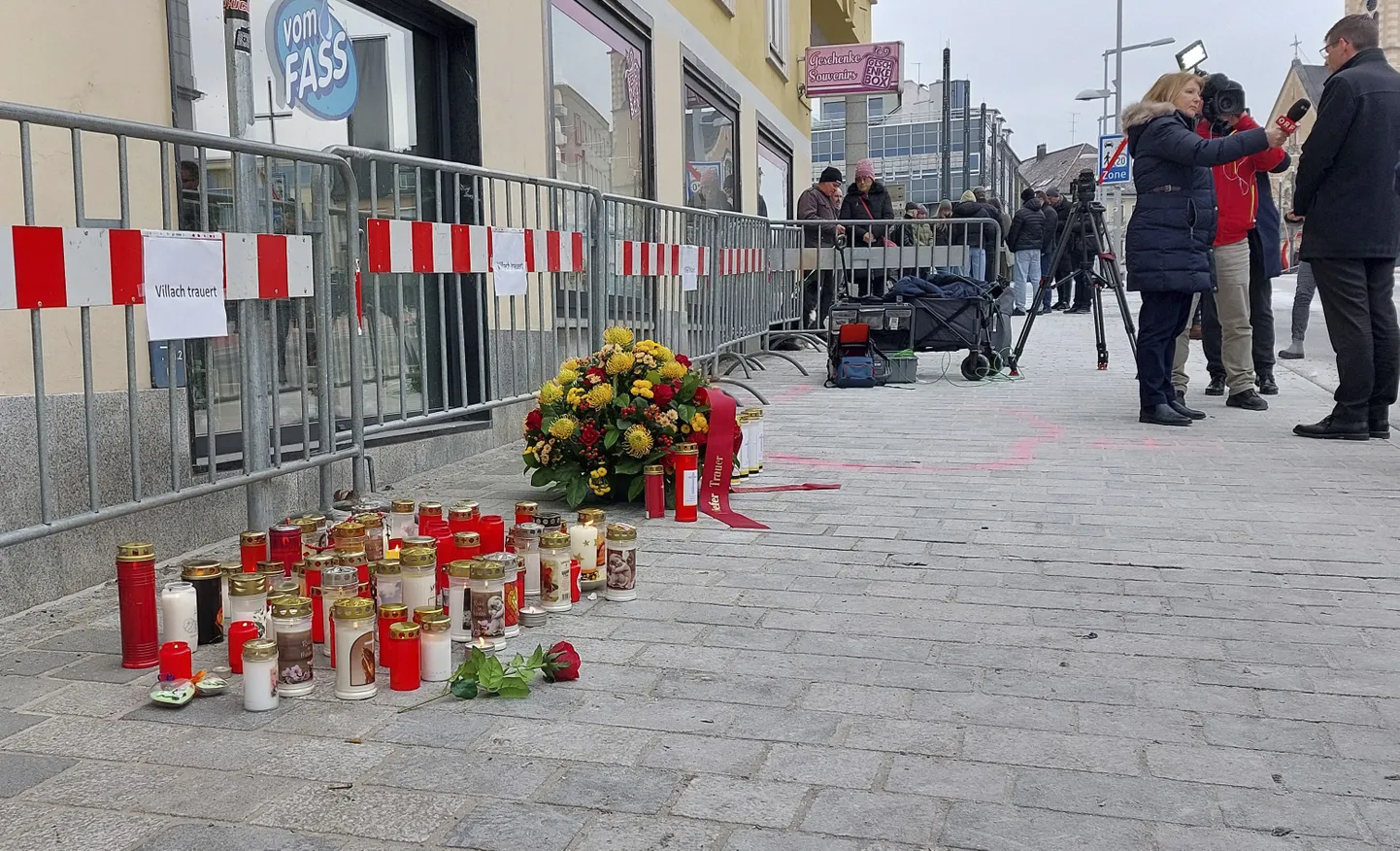 Народный мемориал на месте теракта в городе Филлах, Австрия