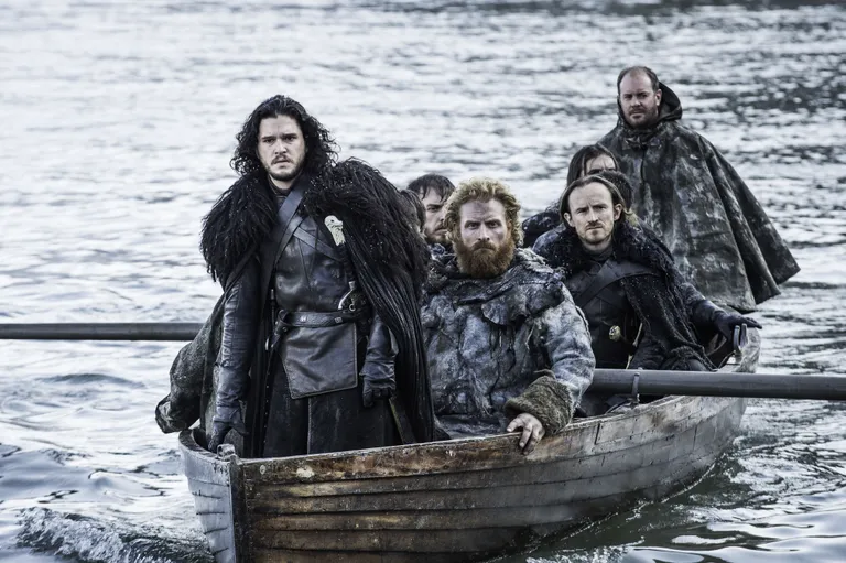Kaader seriaalist «Troonide mäng». Esiplaanil Jon Snow