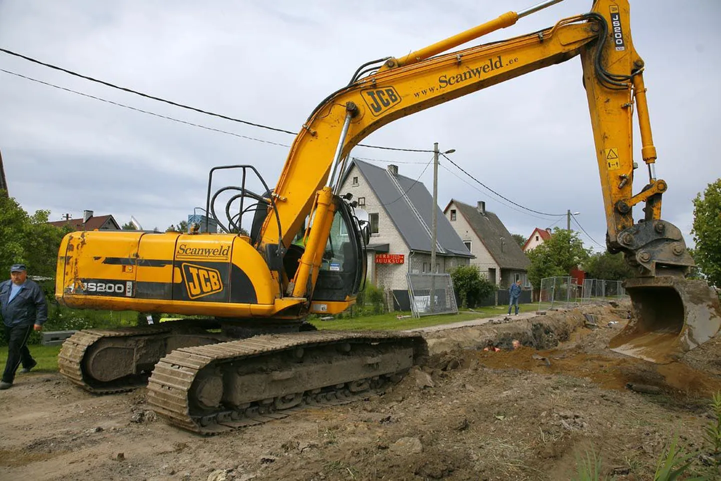 Lille tänavale praegu autoga asja pole, sest tänava asemel laiutab kraav.