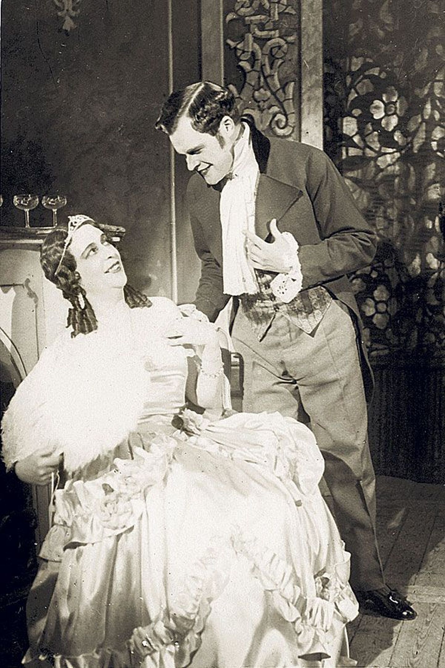 Nõudlik etteaste: Therese Rei laulab Violettat Giuseppe Verdi «La traviatas». Alfredo osas Aarne Viisimaa.