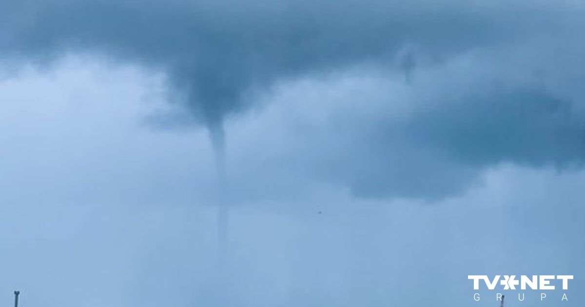 ВИДЕО Возле Вентспилса был замечен водяной смерч