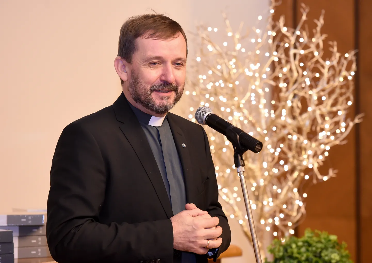 Latvijas Evaņģēliski luteriskās baznīcas arhibīskaps Jānis Vanags piedalās enciklopēdijas vairākos sējumos "Muižas Latvijā" prezentācijas pasākumā Latvijas Zinātņu akadēmijā.
