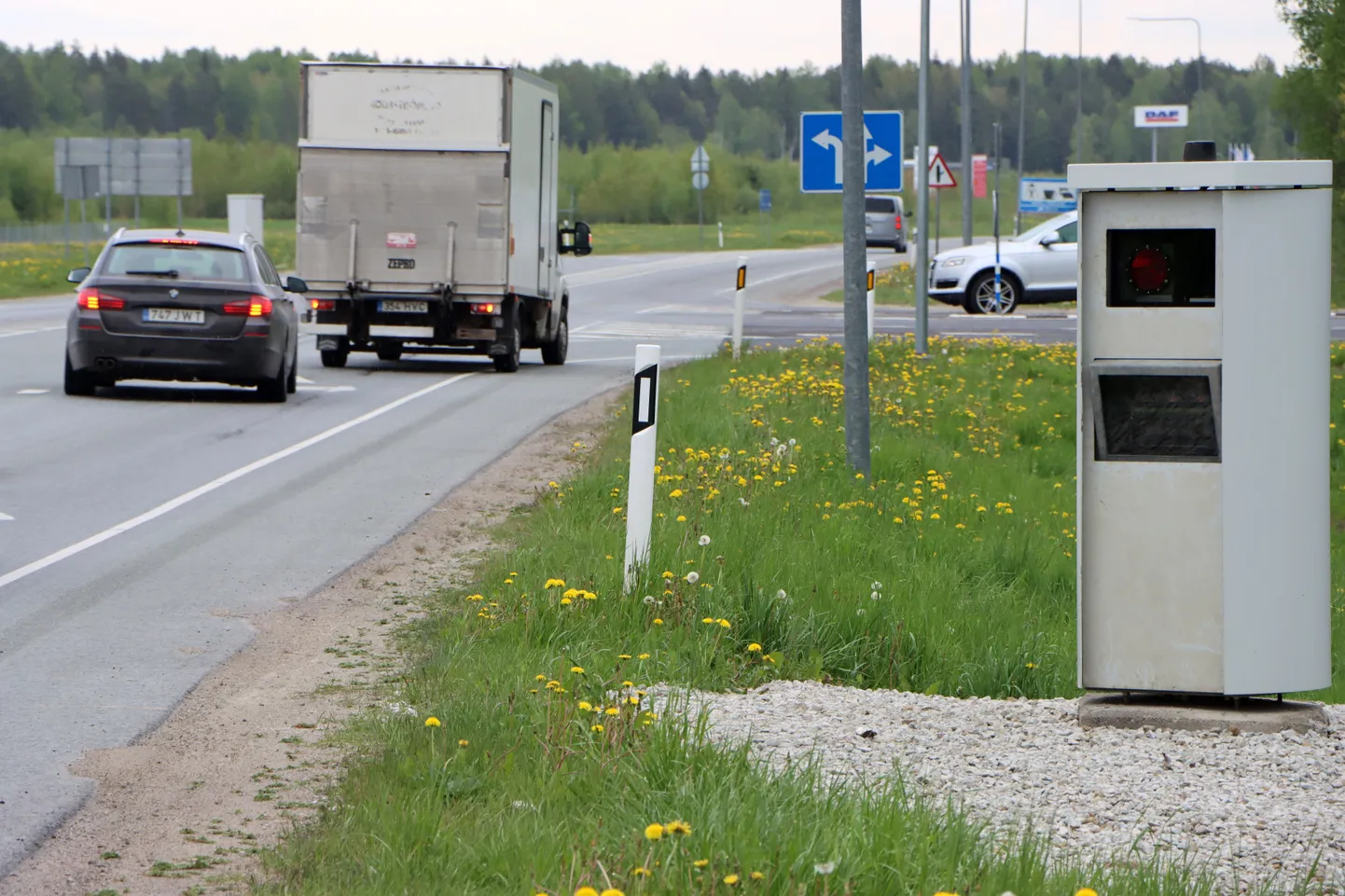 Suure liikluskoormusega Kotinuka ristmik ootab aastaid uue maanteelõigu ehitamist. Seni on seal seatud kiiruspiirang 50 km/h, mille täitmist jälgib ka kiiruskaamera.