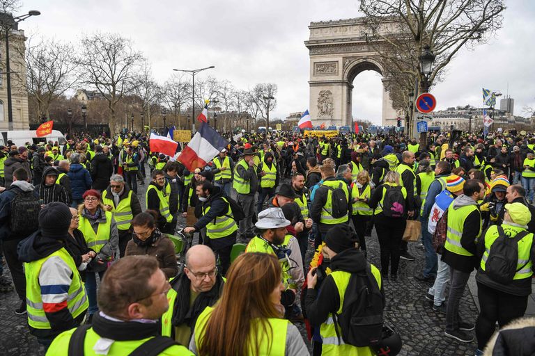 Meeleavaldajad täna Pariisis Triumfikaare juures.