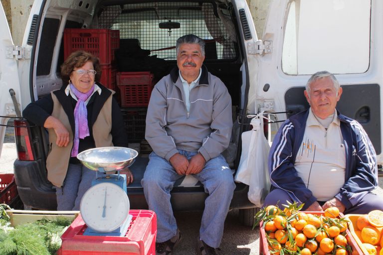 Puu- ja köögiviljamüüjad Sitsiilia turul. Foto: