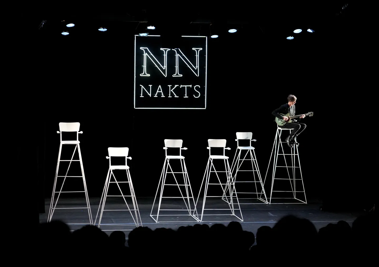 Teātra un kinokritiķa Normunda Naumaņa vārdā nosauktās Gada balvas mākslas kritikā un Jaunā kritiķa vai kritiķes veicināšanas balvas svinīgā pasniegšanas ceremonija "NN nakts" Jaunajā Rīgas teātrī 2023. gadā.