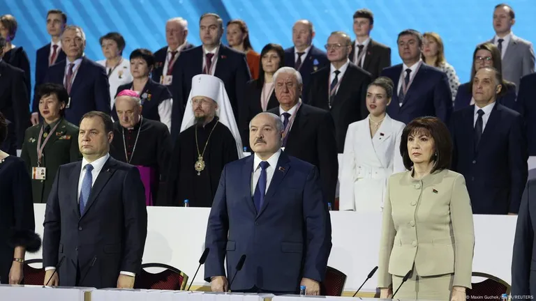 Лукашенко постоянно переставляет знаковые фигуры своей "элиты"