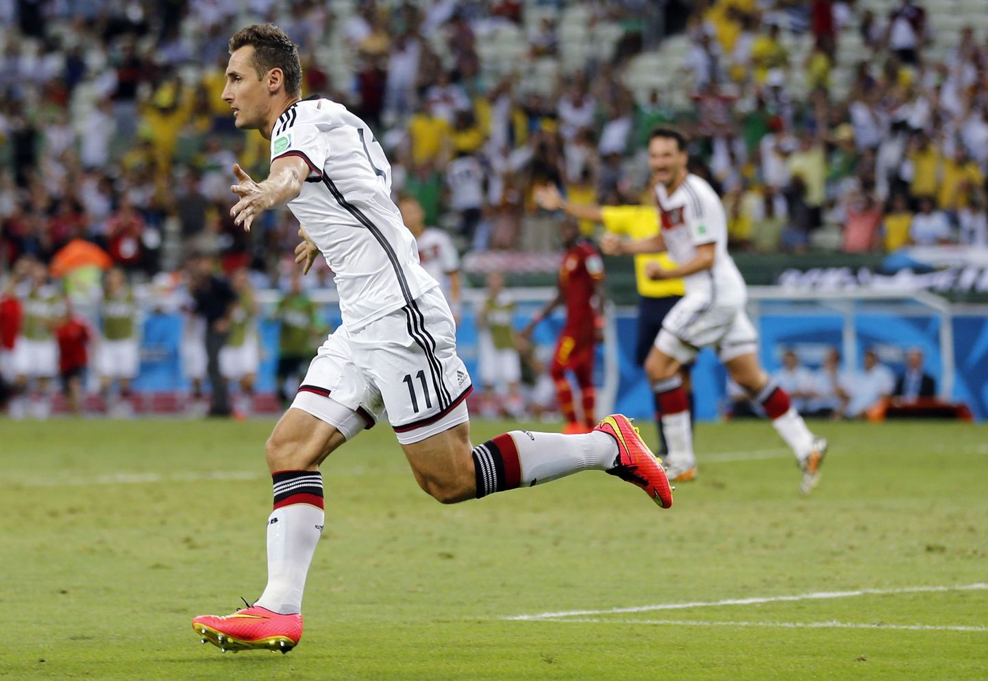 Miroslav Klose tähistamas Ghana vastu löödud väravat.