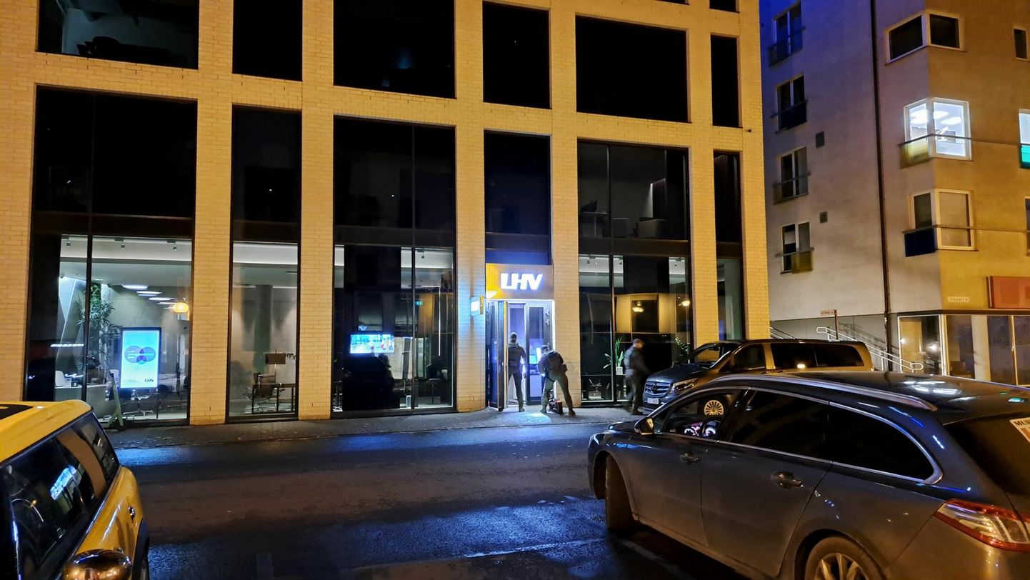 Kriminaalse taustaga tõuksijuht võeti kinni LHV pangaautomaadi juures.