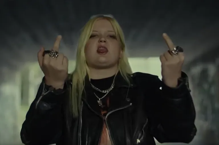 Alma uues videos "Cowboy"