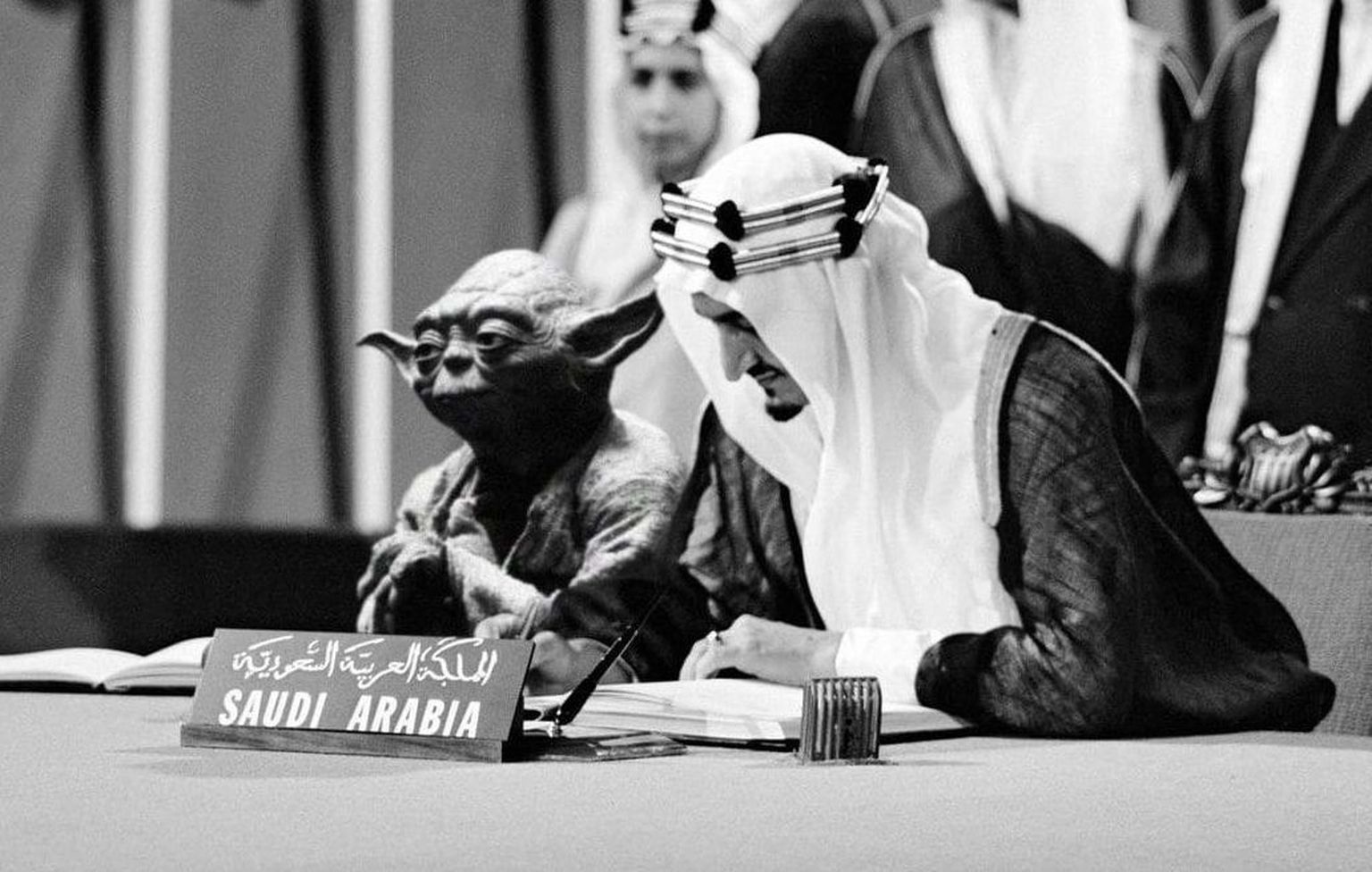 Töödeldud foto, millel on Saudi Araabia kroonprintsi näha koos Yodaga