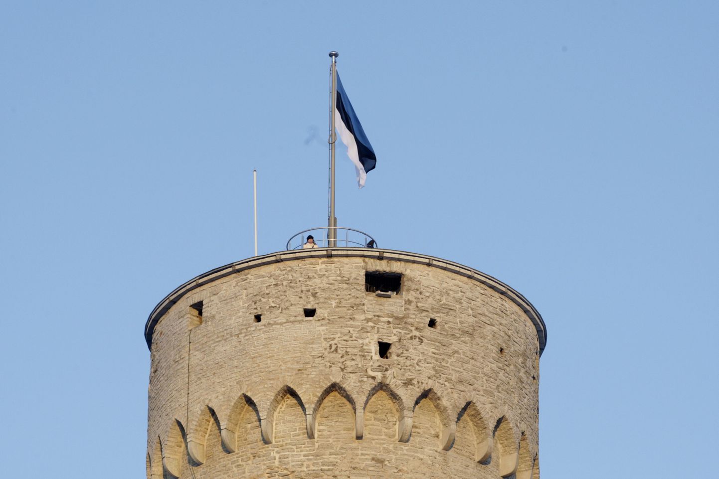 Lipu heiskamine Pika Hermanni torni.