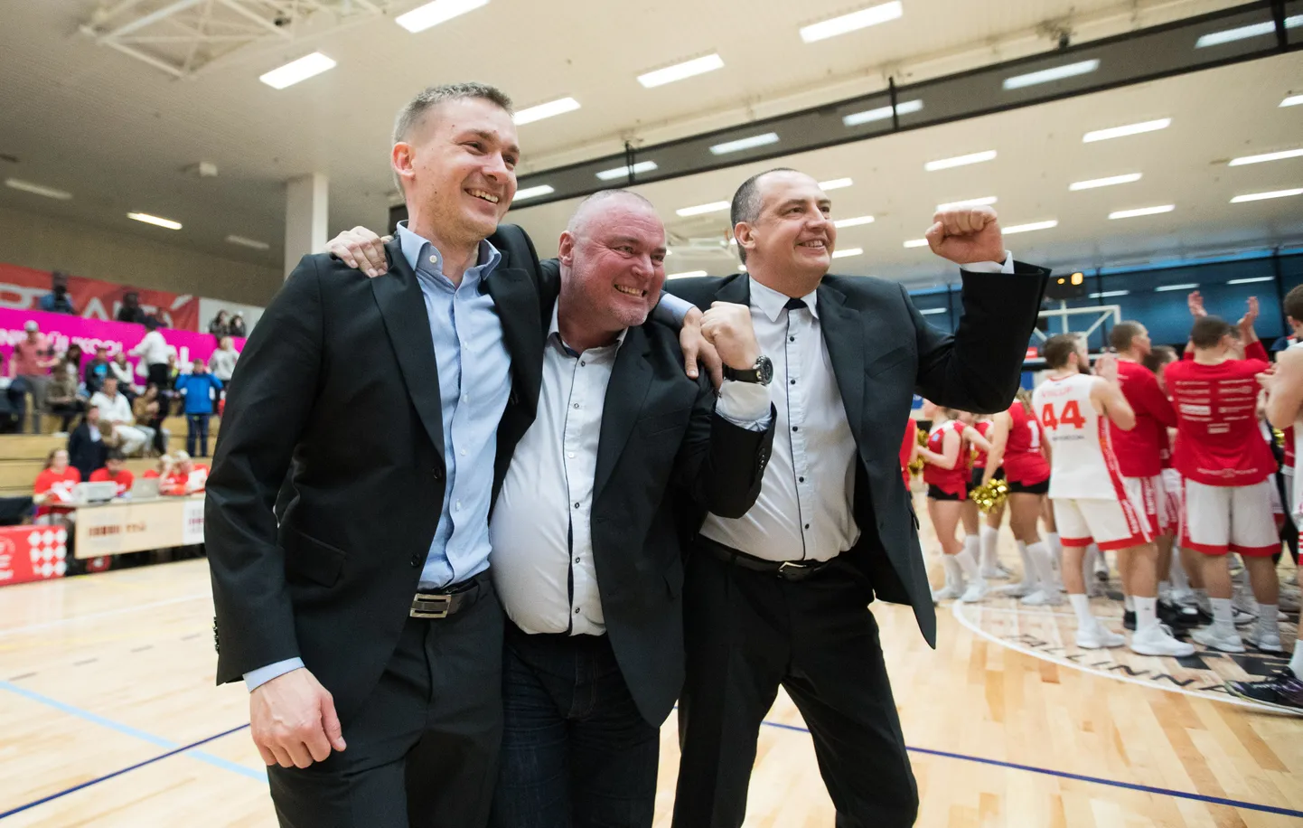 Pärnu Sadama peatreener Heiko Rannula (vasakul), klubijuht Johan Kärp ja abitreener Kalle Kollin loodavad mullust edu - Eesti meistrivõistluste pronksi - korrata.