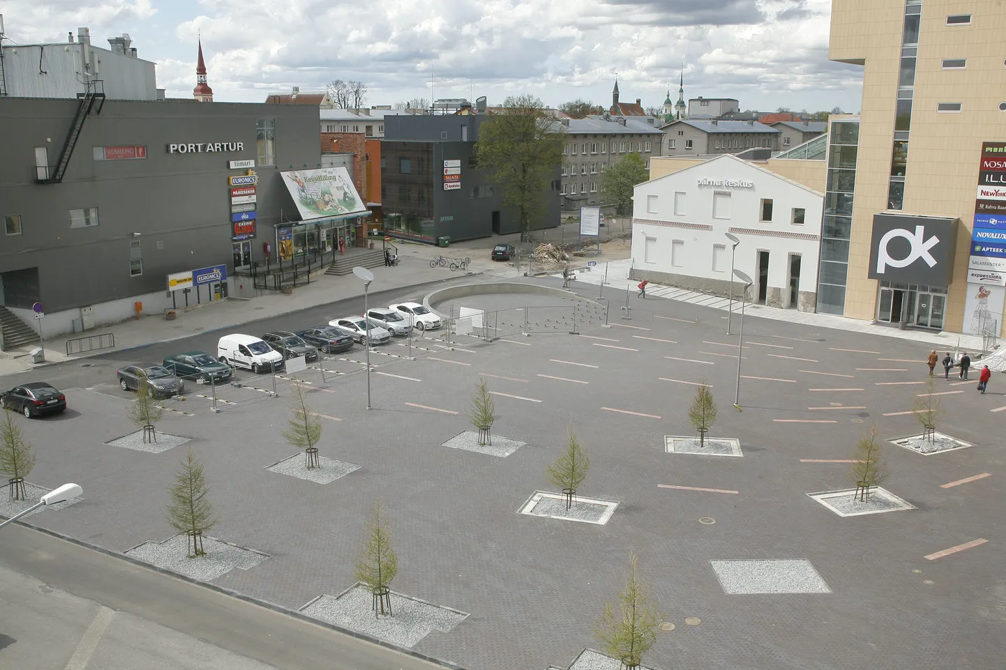 Pärnu Keskuse ukse ees asuv linnaväljak peaks valmima 15. maiks.
