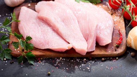 Опасные бактерии в курином филе: в продукции из Польши найдена сальмонелла