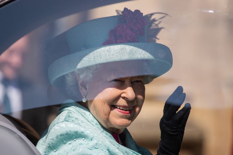 Elizabeth II 21. aprillil 2019 Windsori lossi St. George'i kabeli juures
