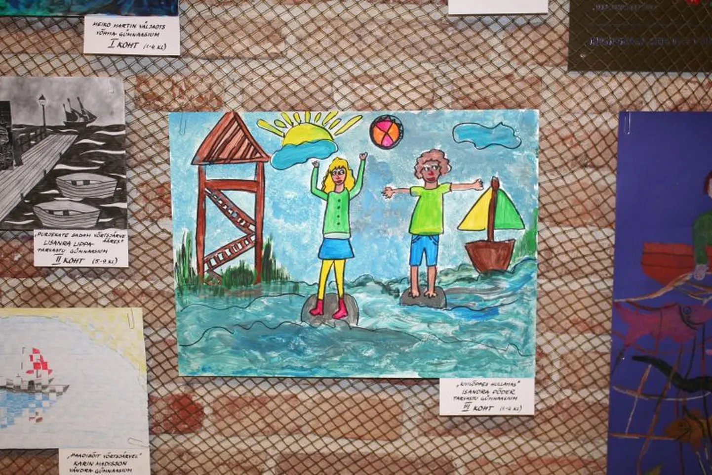 Viljandis pärimusmuusika aidas näeb kuni 18. maini näitust õpilaste joonistusvõistlusele „Minu Võrtsjärv“ esitatud töödest.