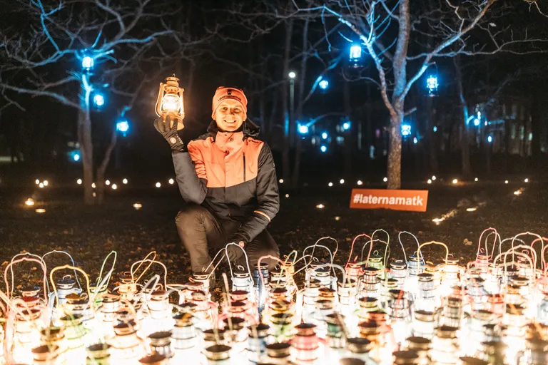 Mihkel Reile korraldab õhtusel ajal õlilampidega matku kui ka päevaseid linnatuure.