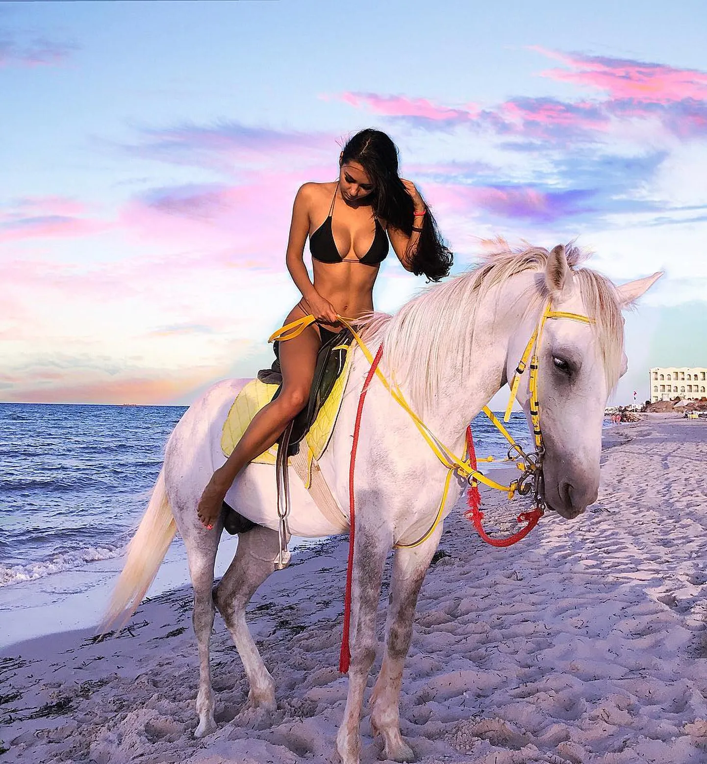 Vene modell Helga Lovekaty võitis Kolumbia väravaküti südame.
