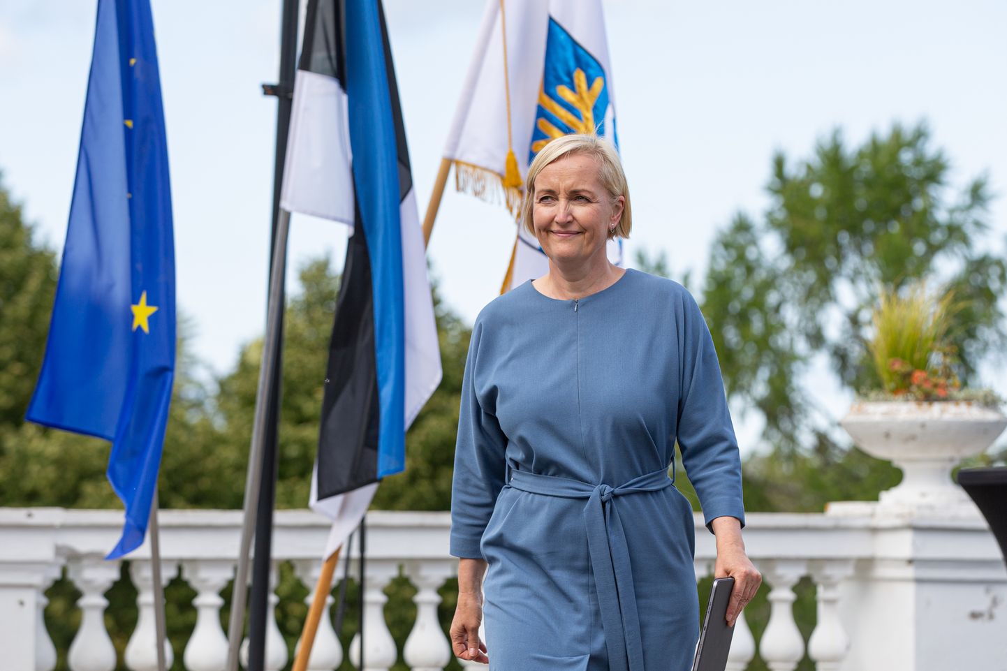 Kristina Kallas üle-eestilise koolirahu väljakuulutamisel Toilas Oru pargis.