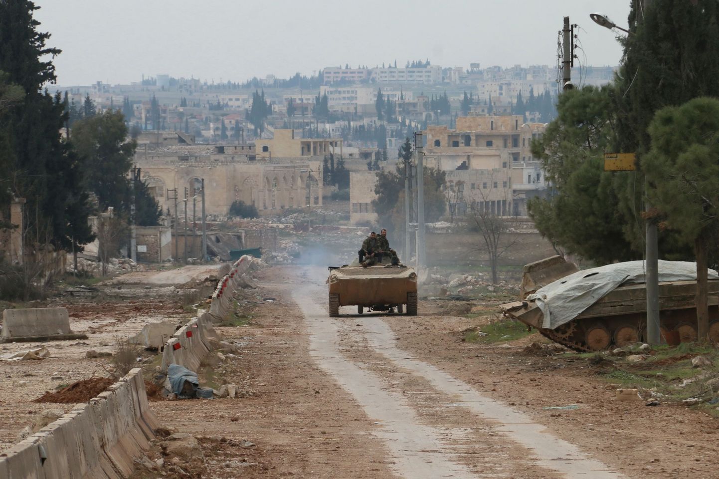 Süüria valitsusmeelsed jõud tungimas edasi Aleppost edelas Khan al-Asali piirkonnas.