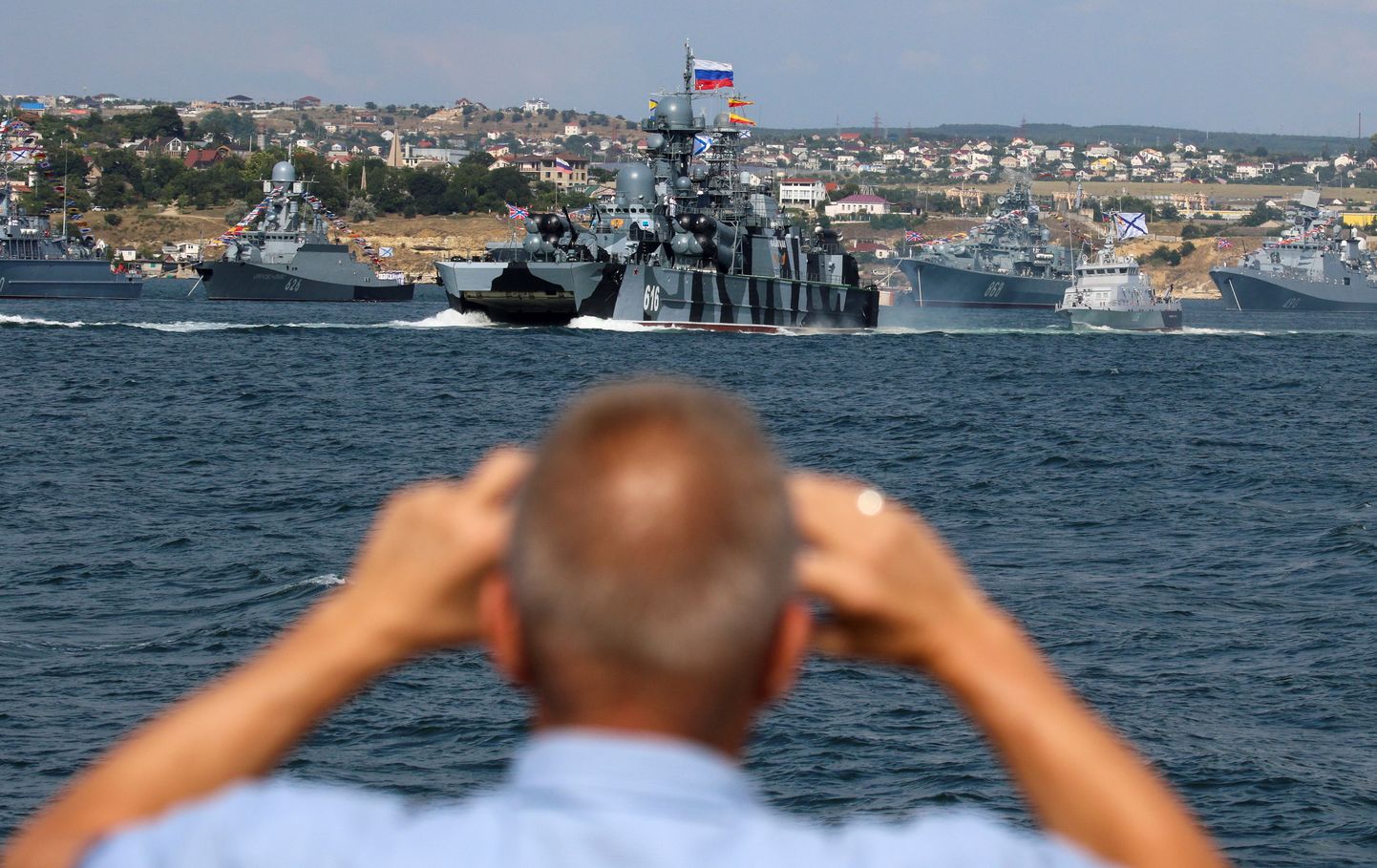 Krievijas jūras spēku parāde okupētajā Sevastopolē